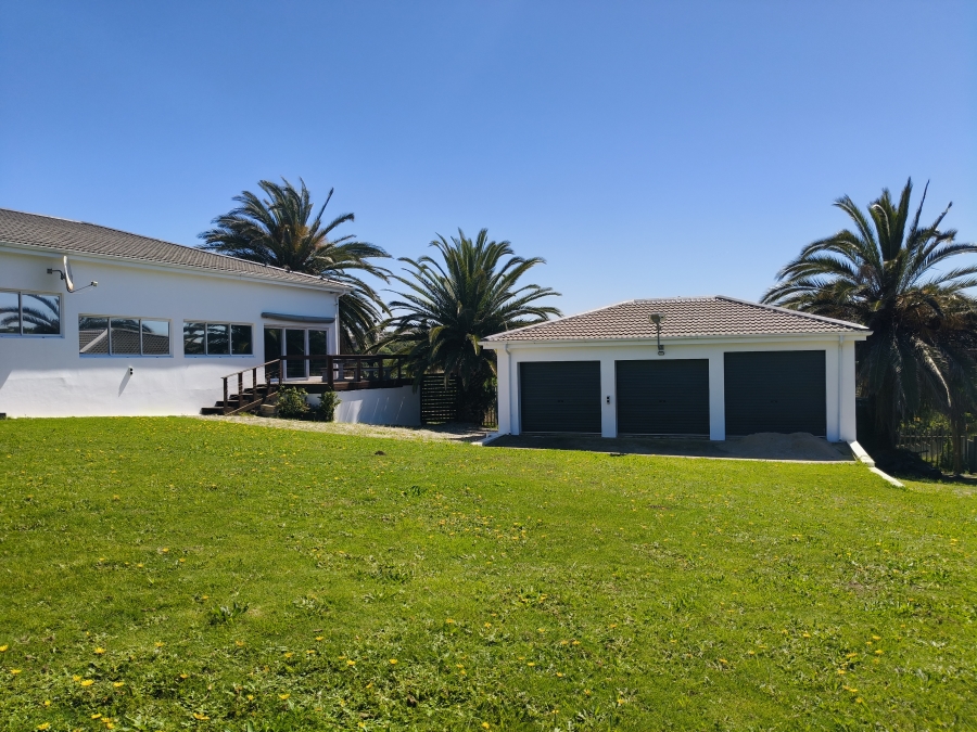 4 Bedroom Property for Sale in C Place Eastern Cape